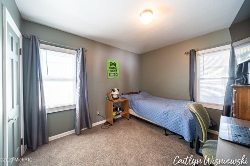 941 Northlawn St, Grand Rapids MI 49505-3717 exterior