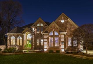 2584 Charter Oak Dr, Aurora, IL 60502-7435