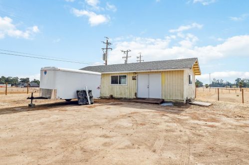 36448 Kenneth Ave, Madera CA  93636-8259 exterior