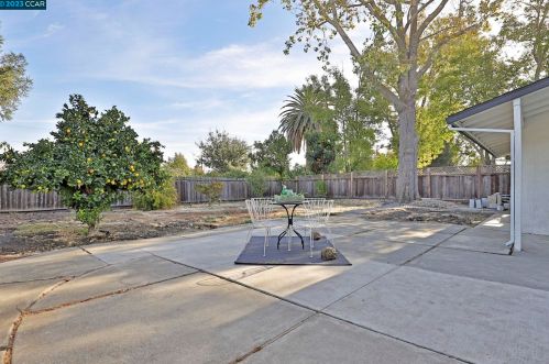 1872 Queens Rd, Concord CA  94519-1722 exterior
