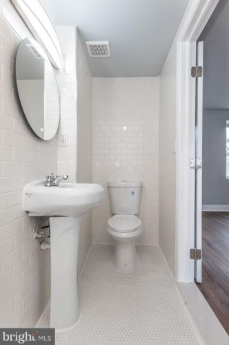 2037 Lawrence St, Philadelphia PA 19120-1828 exterior