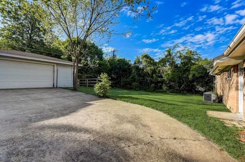 8746 Aldwick Dr, Dallas TX 75238-3420 exterior