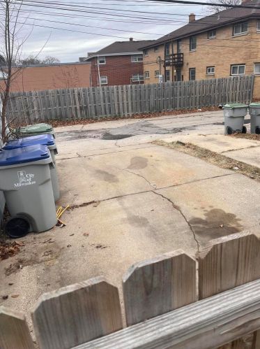 8919 Congress St, Milwaukee WI 53225-5028 exterior