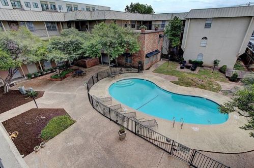 910 Duncan Ln, Austin TX 78705-2658 exterior