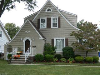 3464 Carrmunn Ave, Cleveland, OH 44111-2968