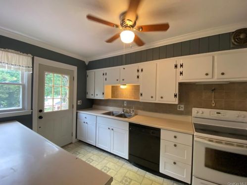 17 Pleasant Vw Rd, Poughkeepsie NY exterior