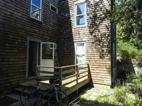 30 Prospect Hl St, Middletown RI 02840-3115 exterior