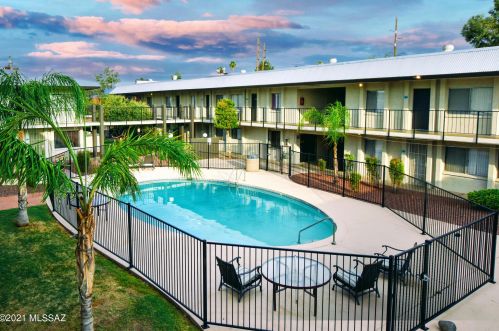 3003 Alvernon Way, Tucson AZ  85712-1459 exterior