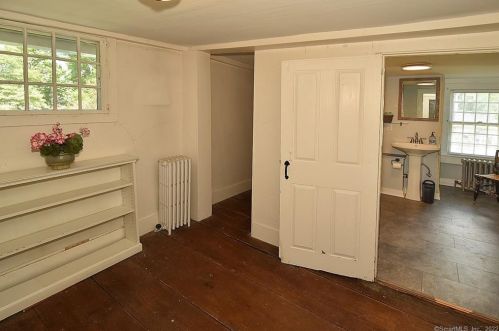 14 Meadow Rd, Windsor CT  06095-4617 exterior