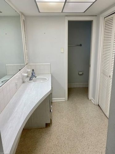 688 5 Ave, Naples FL 34117-4114 exterior