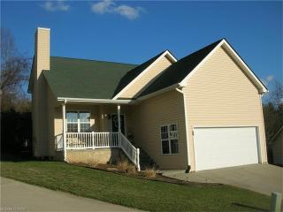 72 Woodcreek Cir, Swannanoa, NC 28778-9152