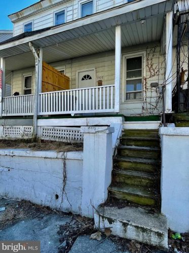 1323 Norwegian St, Primrose, PA 17901-3823