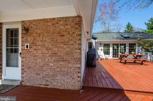 701 Rdg Dr, Mc Lean VA 22101-1620 exterior