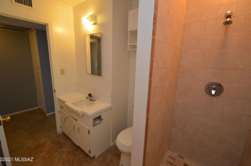 5058 Julia St, Tucson AZ 85710-1002 exterior