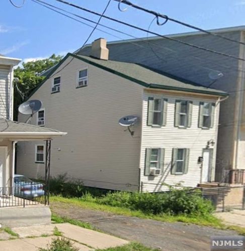 16 Amity St, Paterson NJ 07522-1811 exterior
