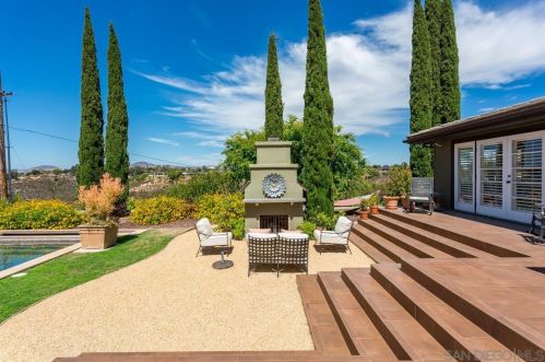 4880 Alder Dr, San Diego CA 92116-2304 exterior