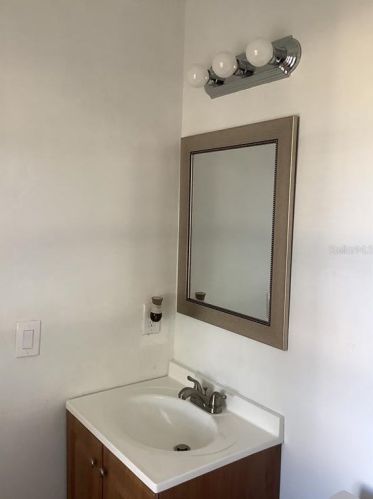 5171 Tennis Ct Cir, Tampa FL 33617-4720 exterior