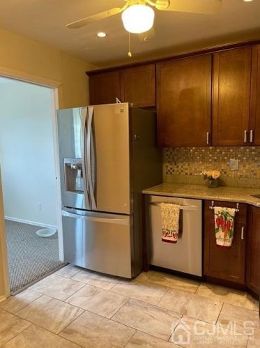 51 College Dr, Edison NJ 08817-5951 exterior