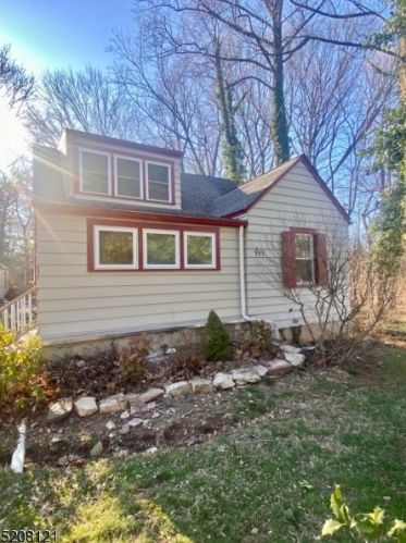 989 Mountain Ave, Mountainside NJ  07092-2706 exterior