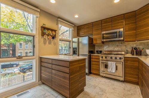 2373 Wayne Ave, Chicago IL  60614-3118 exterior