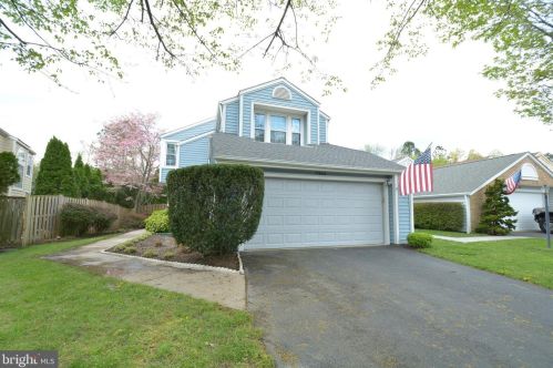 7466 Cross Gate Ln, Alexandria, VA 22315-4618