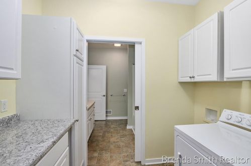 1056 Kensington St, Grand Rapids MI 49534-2179 exterior