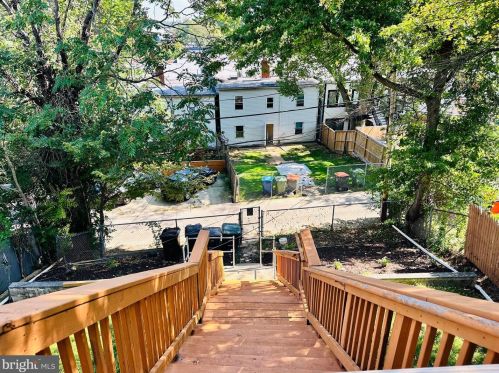 1250 Holbrook Ter, Washington DC 20002-2704 exterior