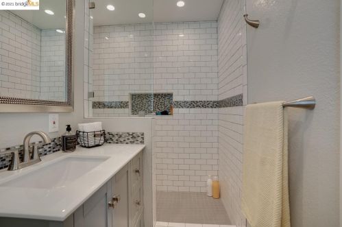 3978 Mulberry Dr, Concord CA 94519-1216 exterior