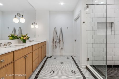 2044 Bissell St, Chicago IL 60614-4206 exterior