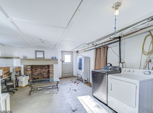 35 Main St, Clinton NJ 08809-1250 exterior