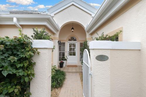 343 Carlton Pl, Naples, FL 34108-7510