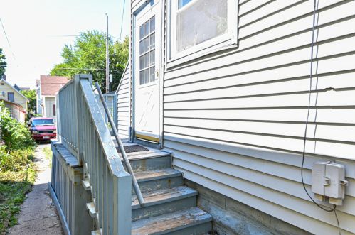 1109 18 St, Milwaukee WI 53233-1131 exterior