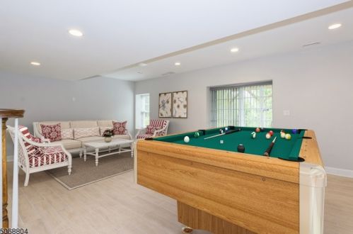 10 Baxter Ln, Town Center NJ 07052-1429 exterior