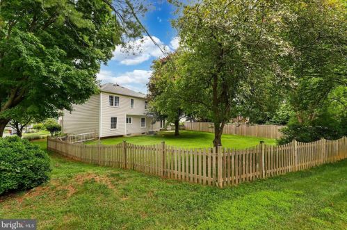 17032 Flatwood Dr, Rockville MD 20855-2539 exterior