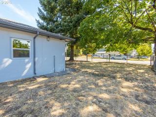 1231 117th Ave, Portland OR  97216-3925 exterior