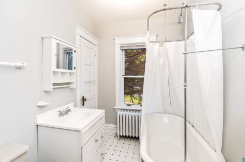 1205 7 Ave, Duluth MN 55805-2051 exterior