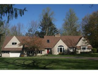 5891 Briarhill Dr, Cleveland, OH 44139-2366