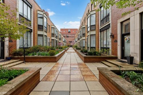 660 Fulton St, Chicago, IL 60661-1188