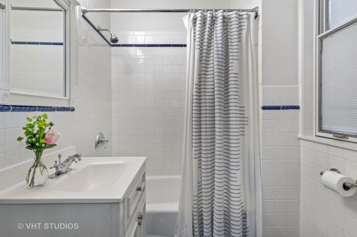 2044 Bissell St, Chicago IL 60614-4206 exterior