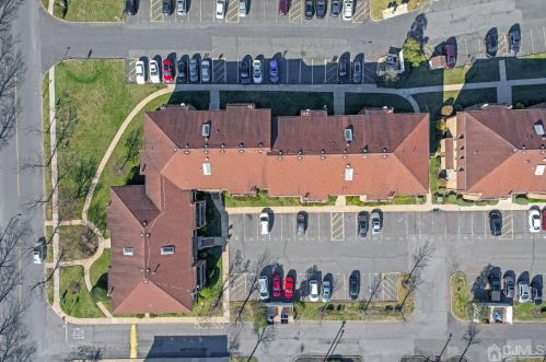 1708 Raspberry Ct, Edison NJ 08817-2745 exterior