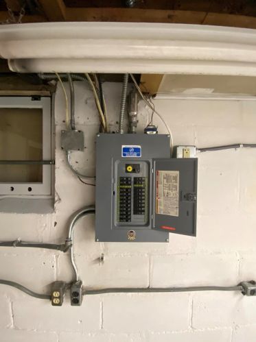 2835 37, Milwaukee WI 53215-3512 exterior