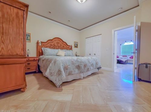 834 105 Ave, Naples FL 34108-1844 exterior