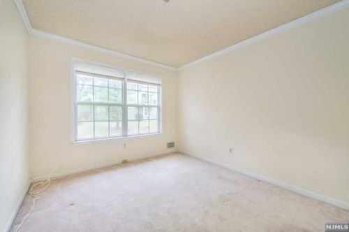 1382 York St, Mahwah NJ  07430-3265 exterior