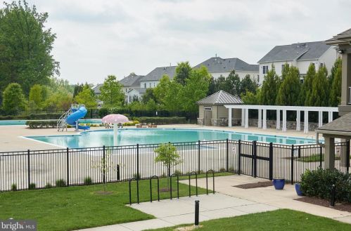 1209 Poplar Run Dr, Silver Spring MD 20906-6717 exterior