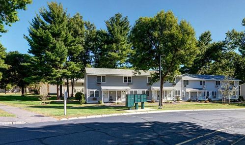 1 Beacon Cir, Springfield MA  01119-2099 exterior