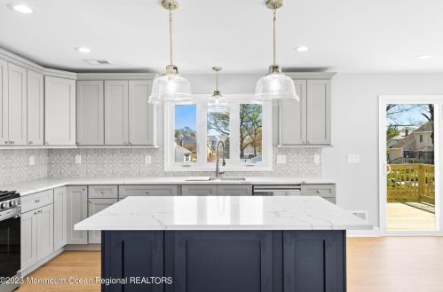 62 Atlantic Ave, Middletown NJ  07748-5703 exterior