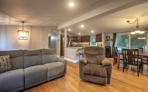 12 Raymond Dr, Meriden CT 06451-6228 exterior