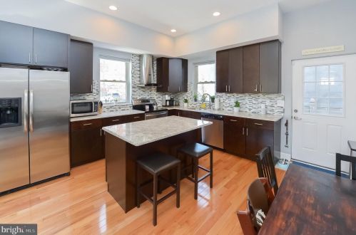 2307 Carpenter St, Philadelphia PA 19146-2516 exterior