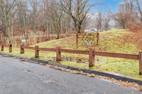 251 Flax Hl Rd, Norwalk CT 06854-2505 exterior