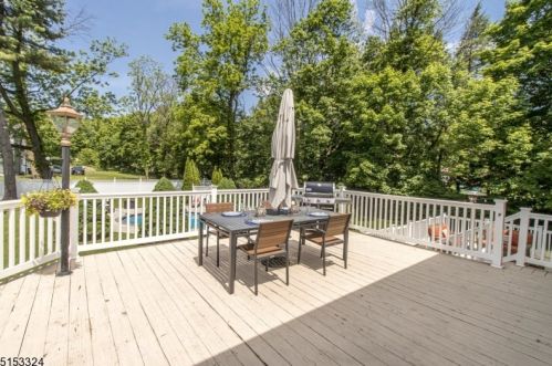 1925 Inverness Dr, Scotch Plains NJ 07076-2613 exterior